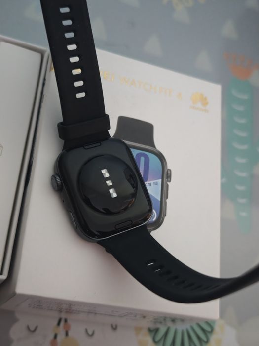 Чисто нов Huawei Watch Fit 4
