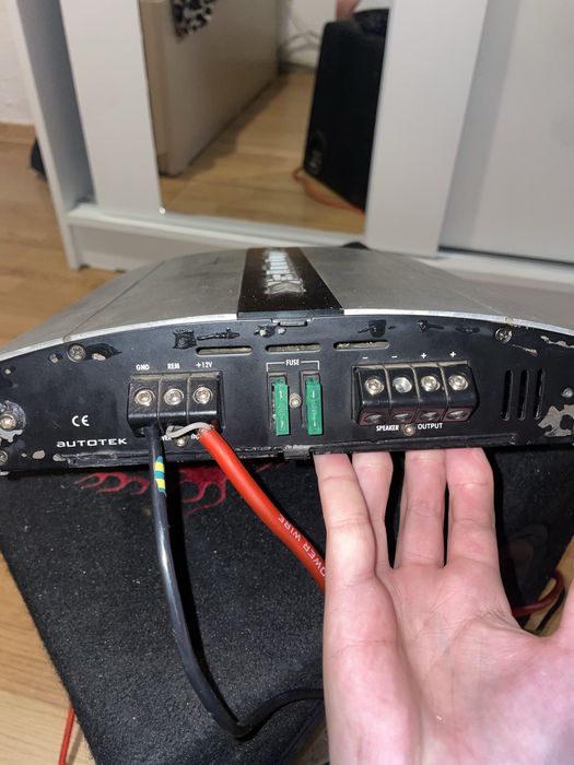 vand subwoofer Renegare cu amplificare autotek