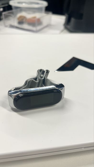 Продаю Mi band 4