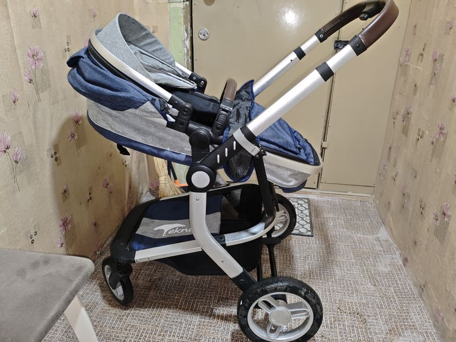 Коляска все регулируется  зима лето