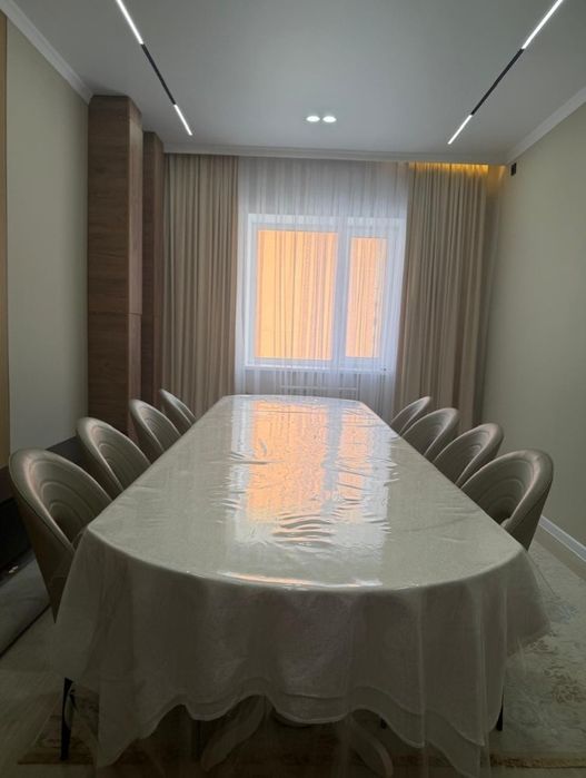 Стол 10 стулья..