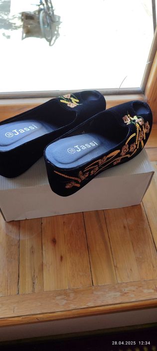 Тапочка дешевле отдам звоните , кому интересно