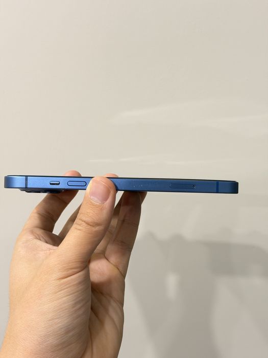 Продам iPhone 13
