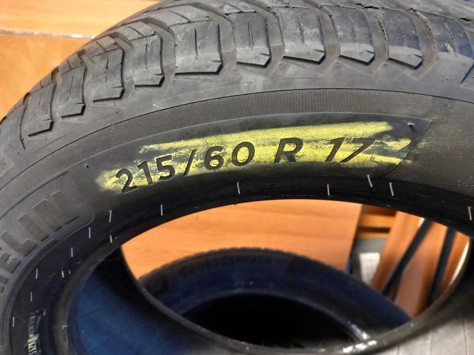 Vind cauciucuri 215 60 17 Michelin in stare buna