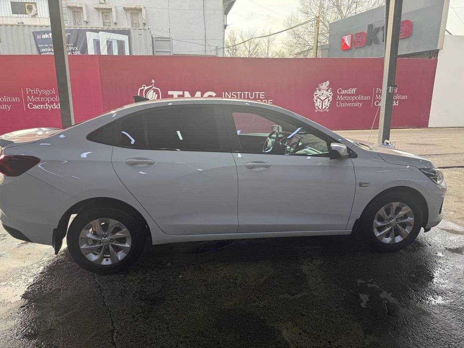 Срочно! Onix 3 поз АТ LTZ! 2024г Белый! 72 тыс км проб! Чистая краска!