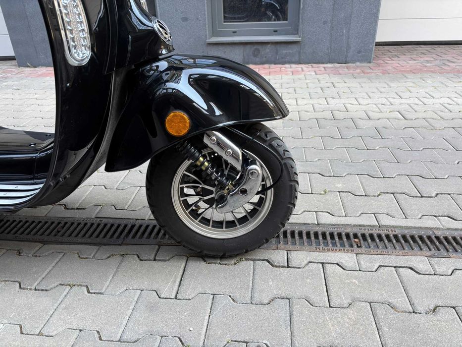MOTORETTA Plus 2000W с куфар • 2 батерии • Гаражна, на 4000 км