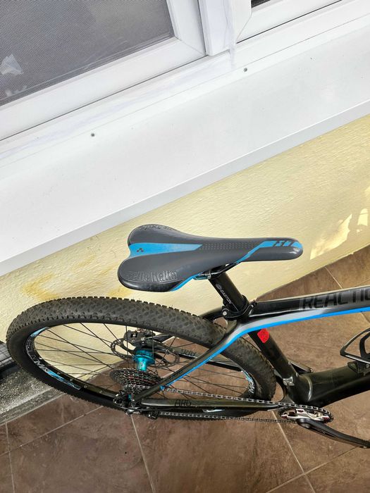 Bicicleta Cube Reaction Carbon 29