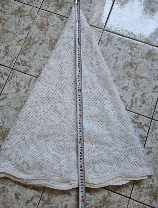 Покривка с диаметър 150см. Ефирна и стилна.
