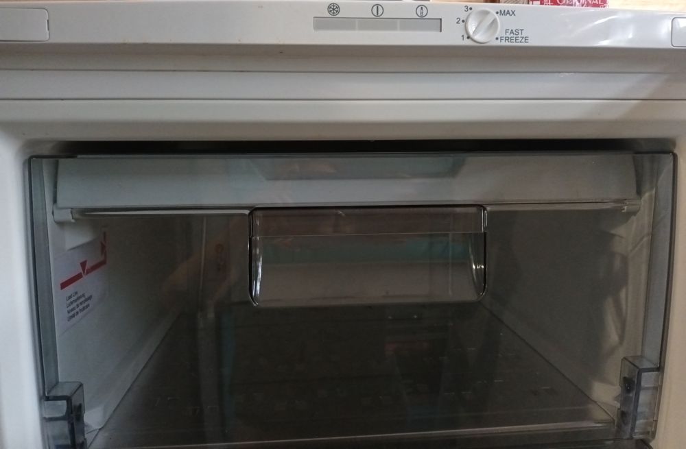 Vând congelator Arctic stare ca nou