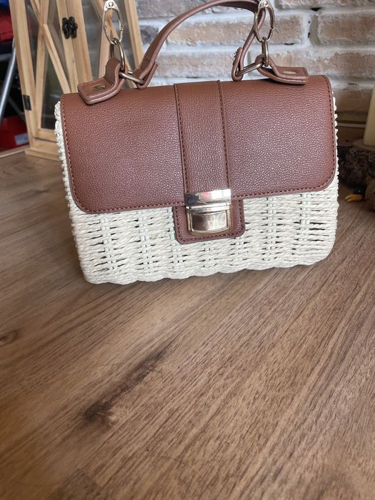 Дамски Чанти Guess