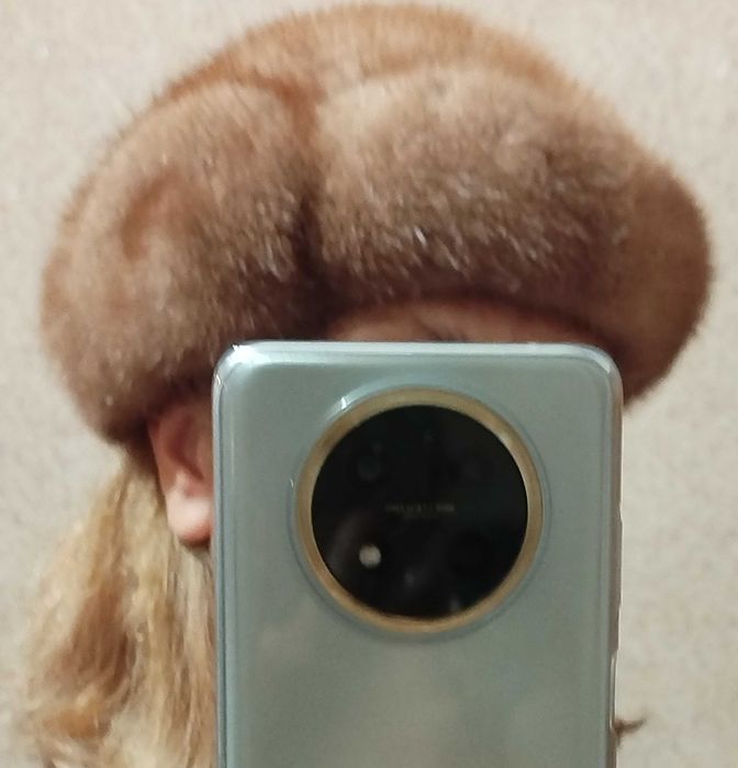 НОВА Дамска шапка от естествена кожа