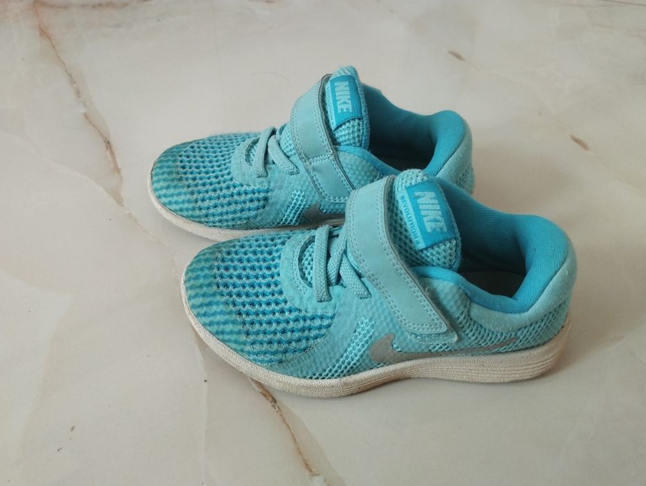 Обувки,маратонки,кецове и пантофи