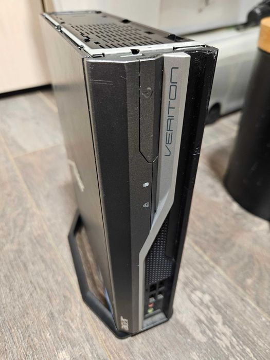 Продавам мини компютър Acer Veriton L670G