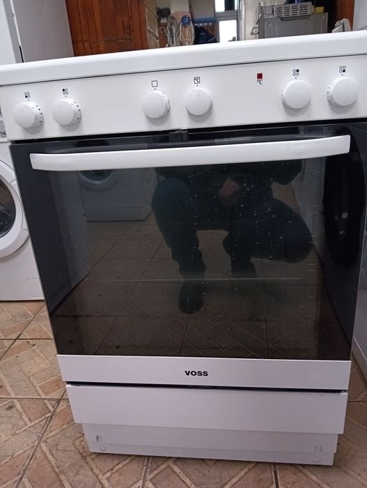 Свободно стояща печка с керамичен плот VOSS   с две години Гаранция!