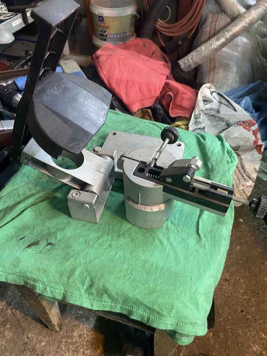 Dispozitiv pentru ascutit lanturi de drujba