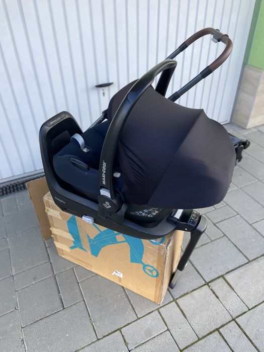 Maxi Cosi  Full set: ADORRA 2 + Tinca  + Isofix Base
