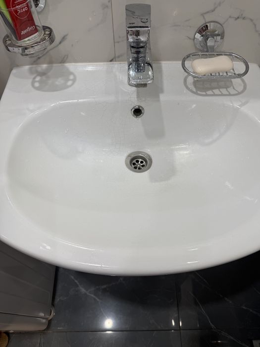 Продам раковину с тумбой