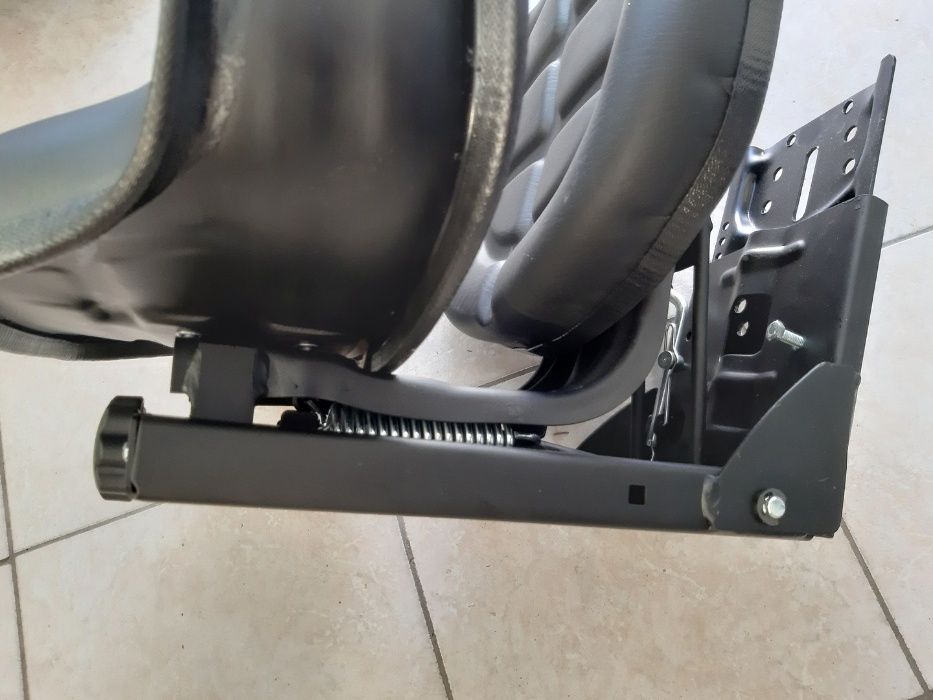 Scaun NOU de tractor cu triplu reglaj, prindere universala