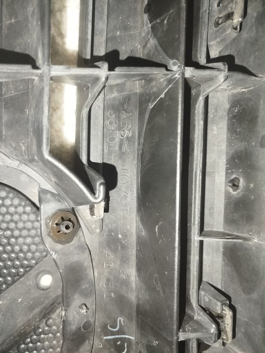 Продам решетку Лексус 570 оригинал