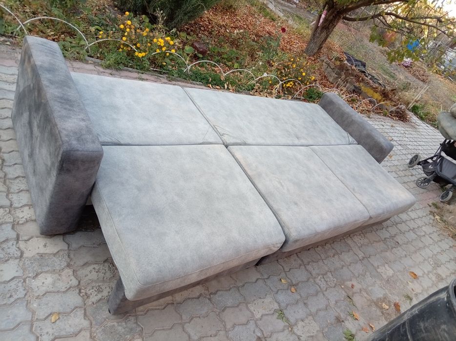 Продам диван срочно