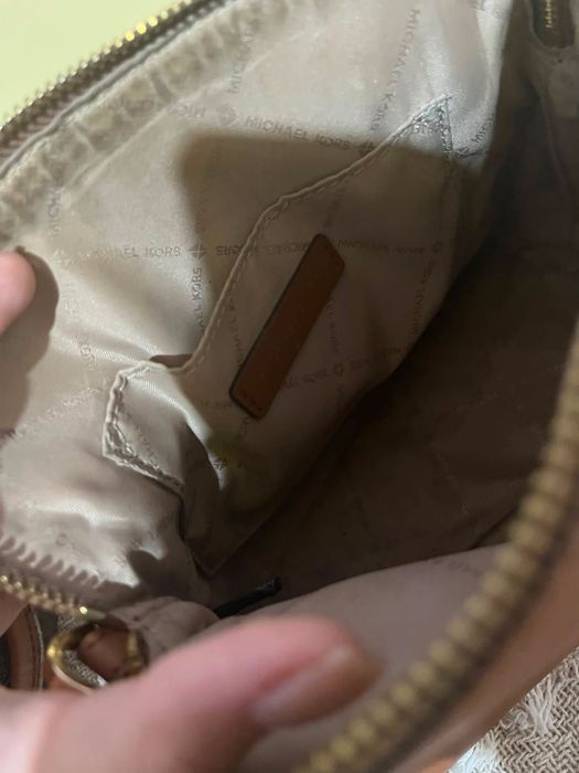 Продавам дамска чанта и колан на Michael Kors