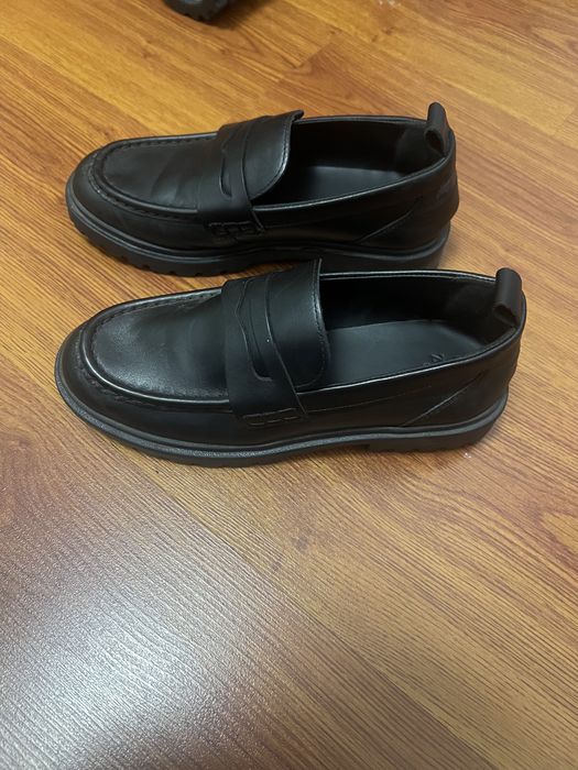 продам школьный туфли детский