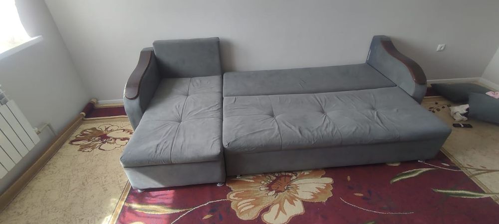 Диван в хорошем состояний