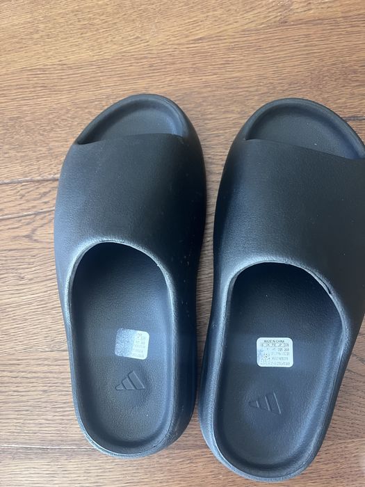 Slapi Adidas noi
