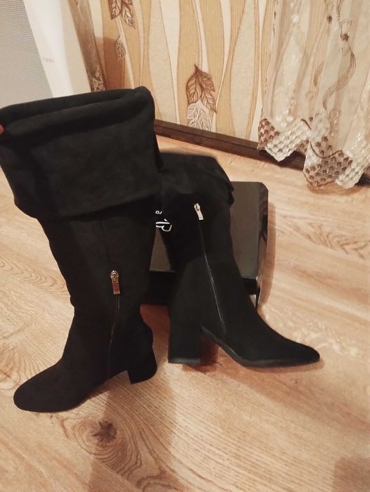 НОВИ черни велурени ботуши N 38