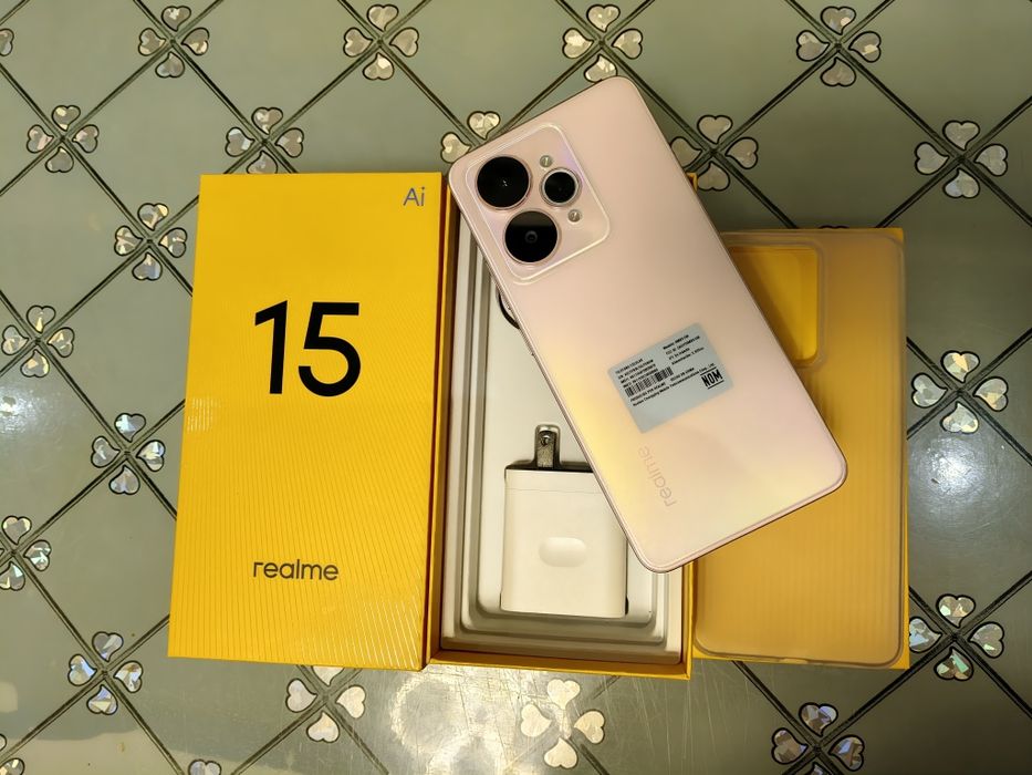 Realmi 15. 5G. 18/256.