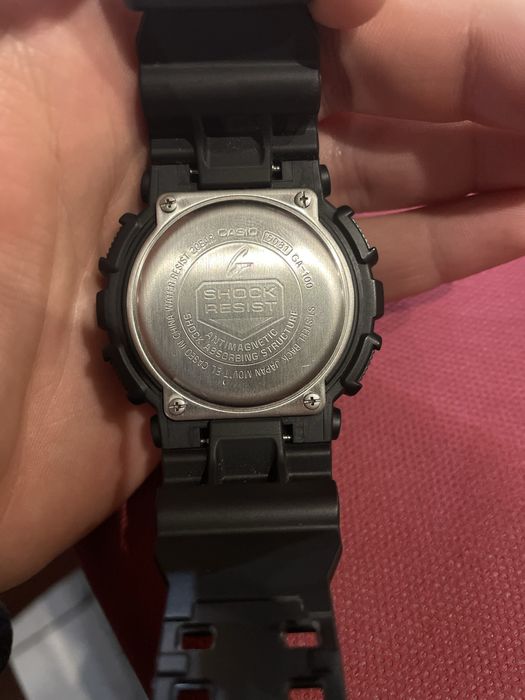 Продавам часовник G-shock ga100 black