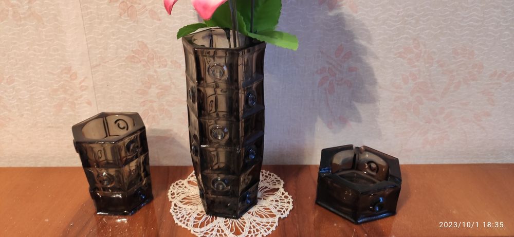 Вази,  папка кожена