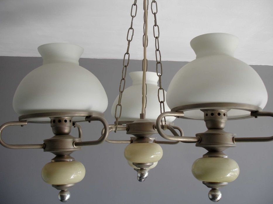 Полилей с три лампи