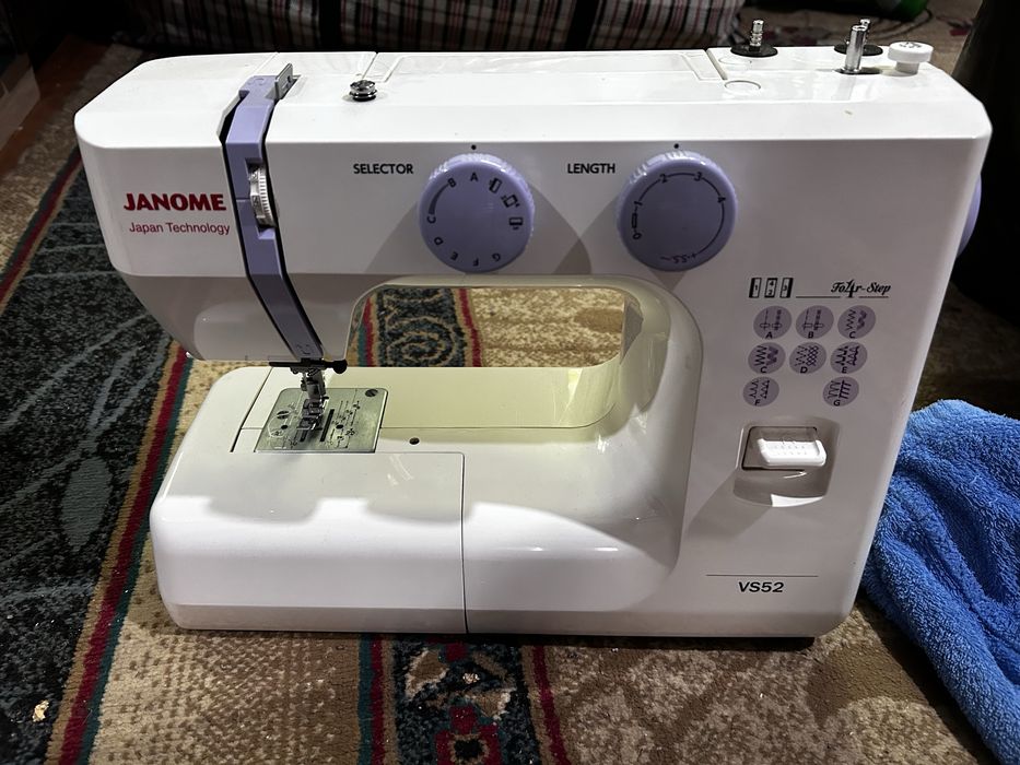 Продам швейную машину Janome VS52