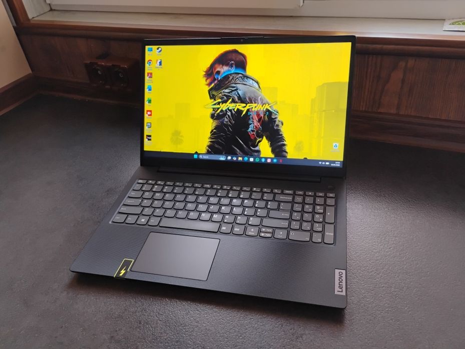 Laptop Lenovo - Ryzen 5 - 5000serie - Vega 7 - 24GB