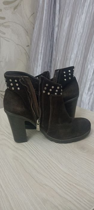 Ботильоны-казаки замшевые