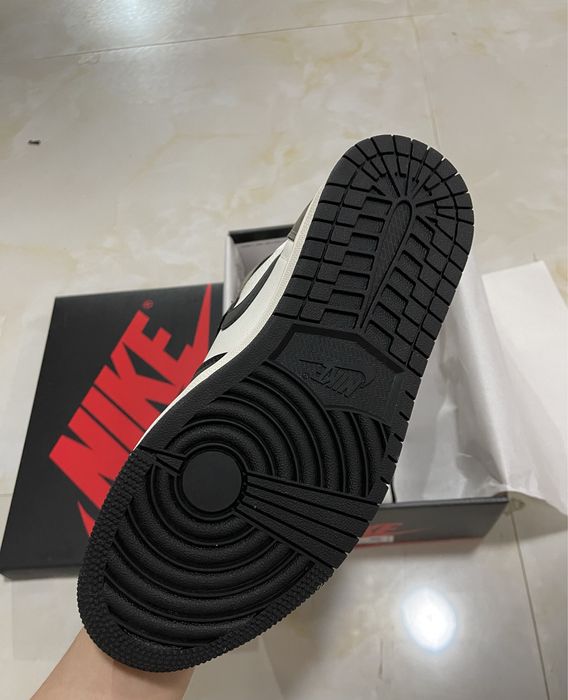 Air Jordan 1 Retro High "Dark Mocha"