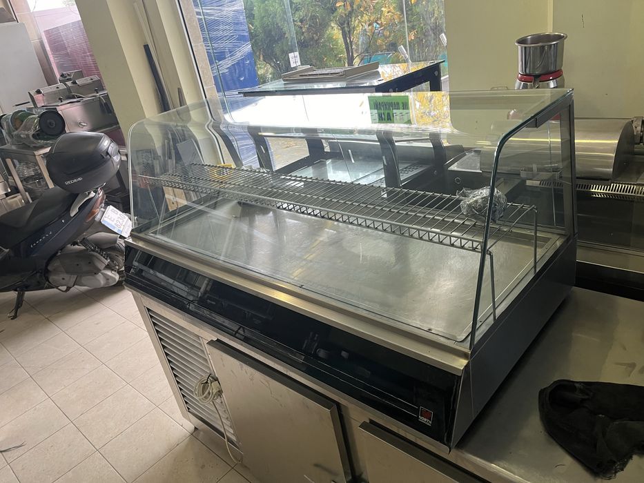 Топла витрина топла