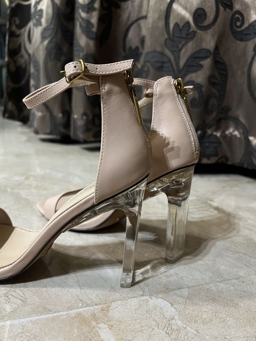 Сандали на ток Marciano Guess