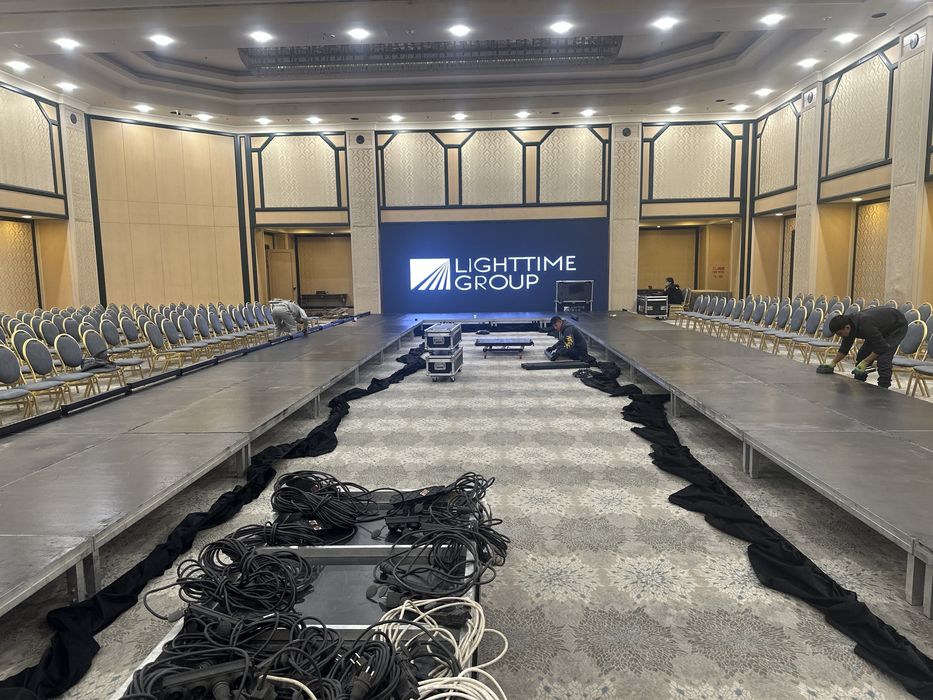 Led ekran, podium, svetomuzika, alyuminiyeviy ferm