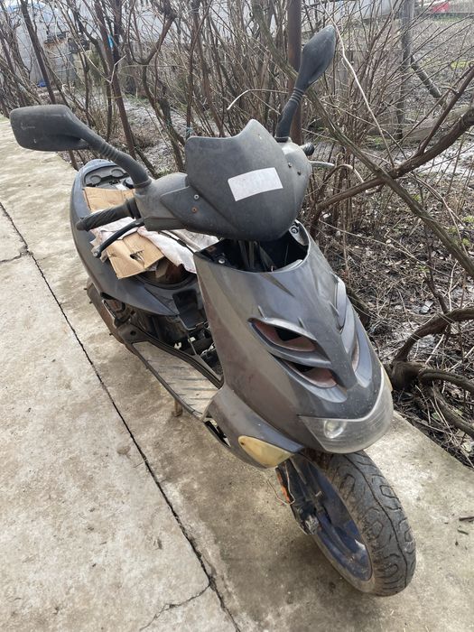 Vând scuter  aprilia SR.