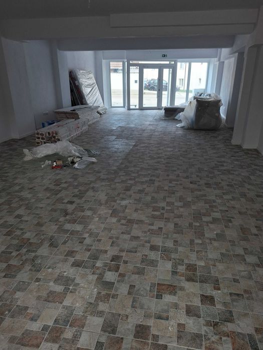 Inchiriez spatiu comercial 94mp