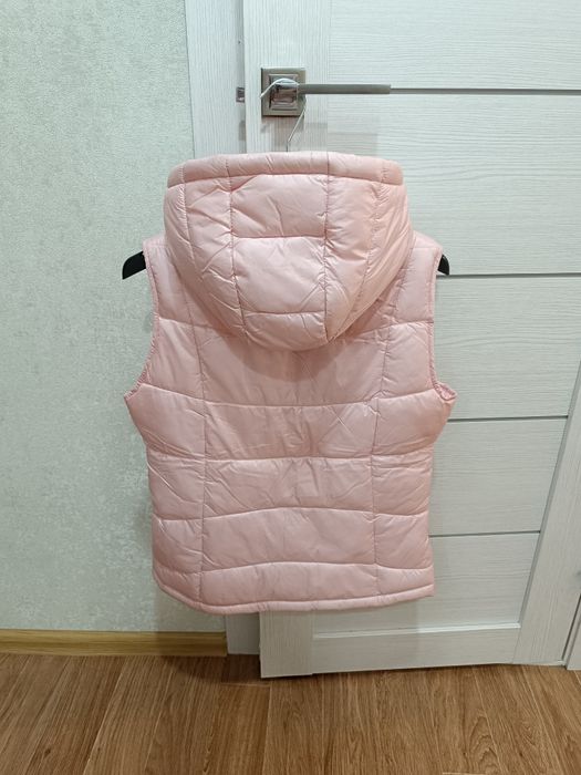 Жилетка с капюшоном на девочку