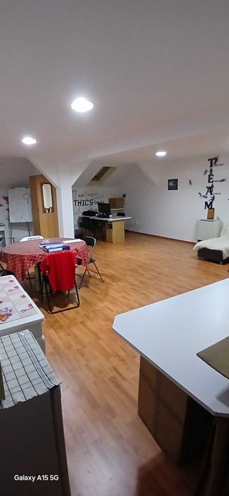 Inchiriez spatiu cu vad, central, acces parcare, magazin si birouri