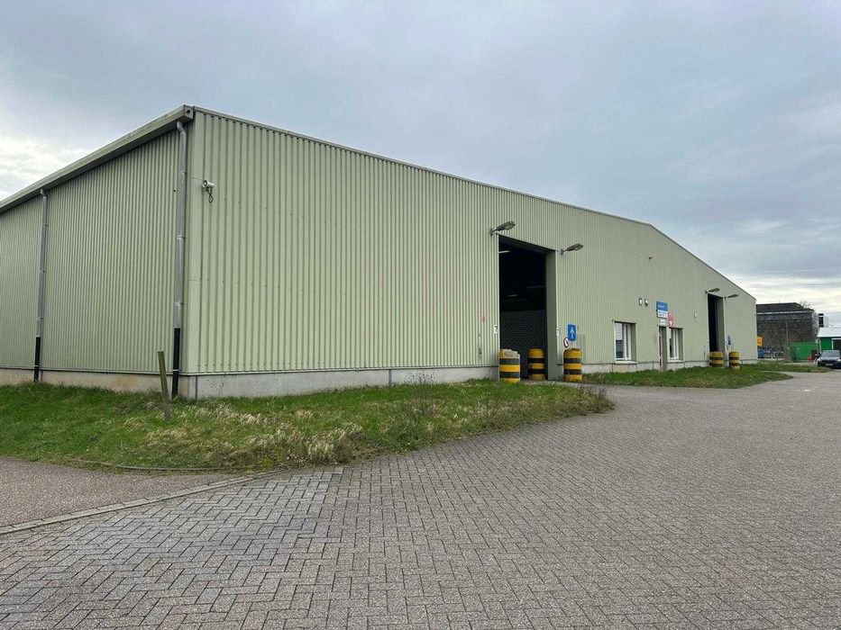 Hale Industriale Metalice 9000mp