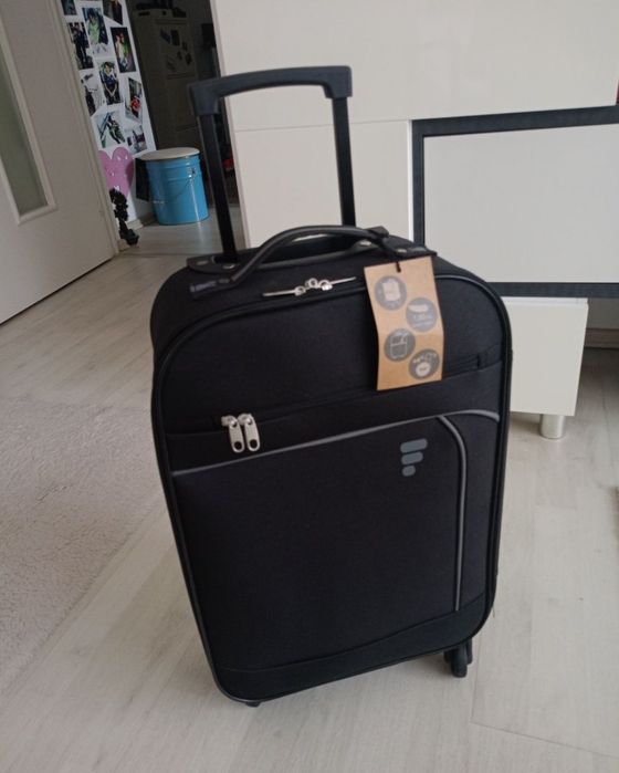 Vând troler 54 cm, produs de calitate superioara.