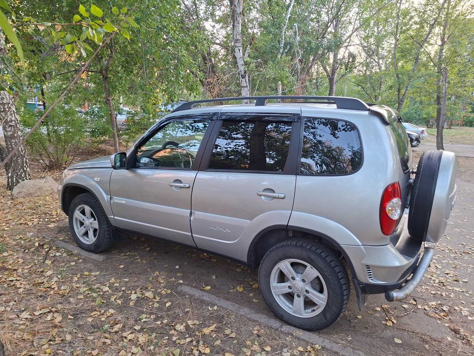 Chevrolet  Niva.