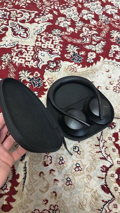Продаются Наушник Bose NC700