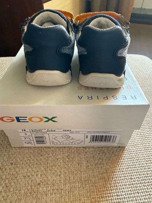 Бебешки обувки Geox 18 номер