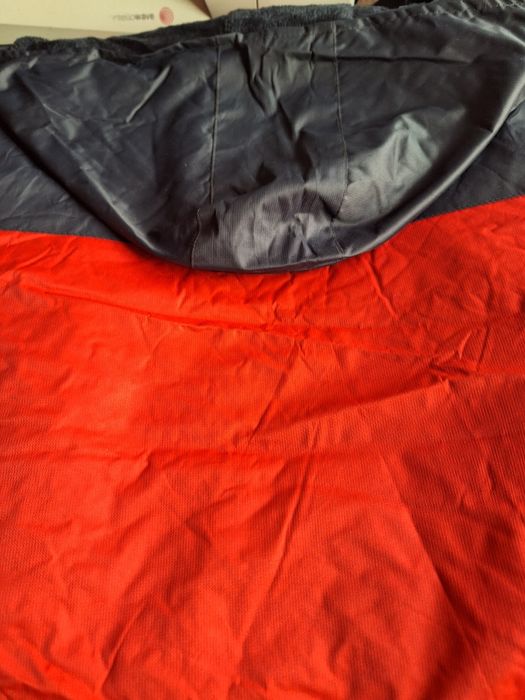 Продам куртку тёплую.